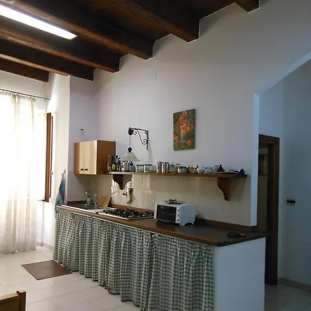 Al Corso , Appartement